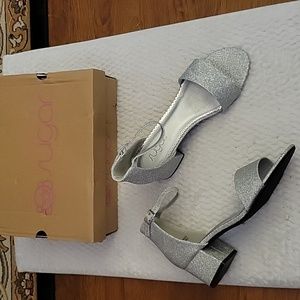 Sugar Noelle Silver Sparkle Low Ankle Strap block heeled dress sandal 8.5 New.…